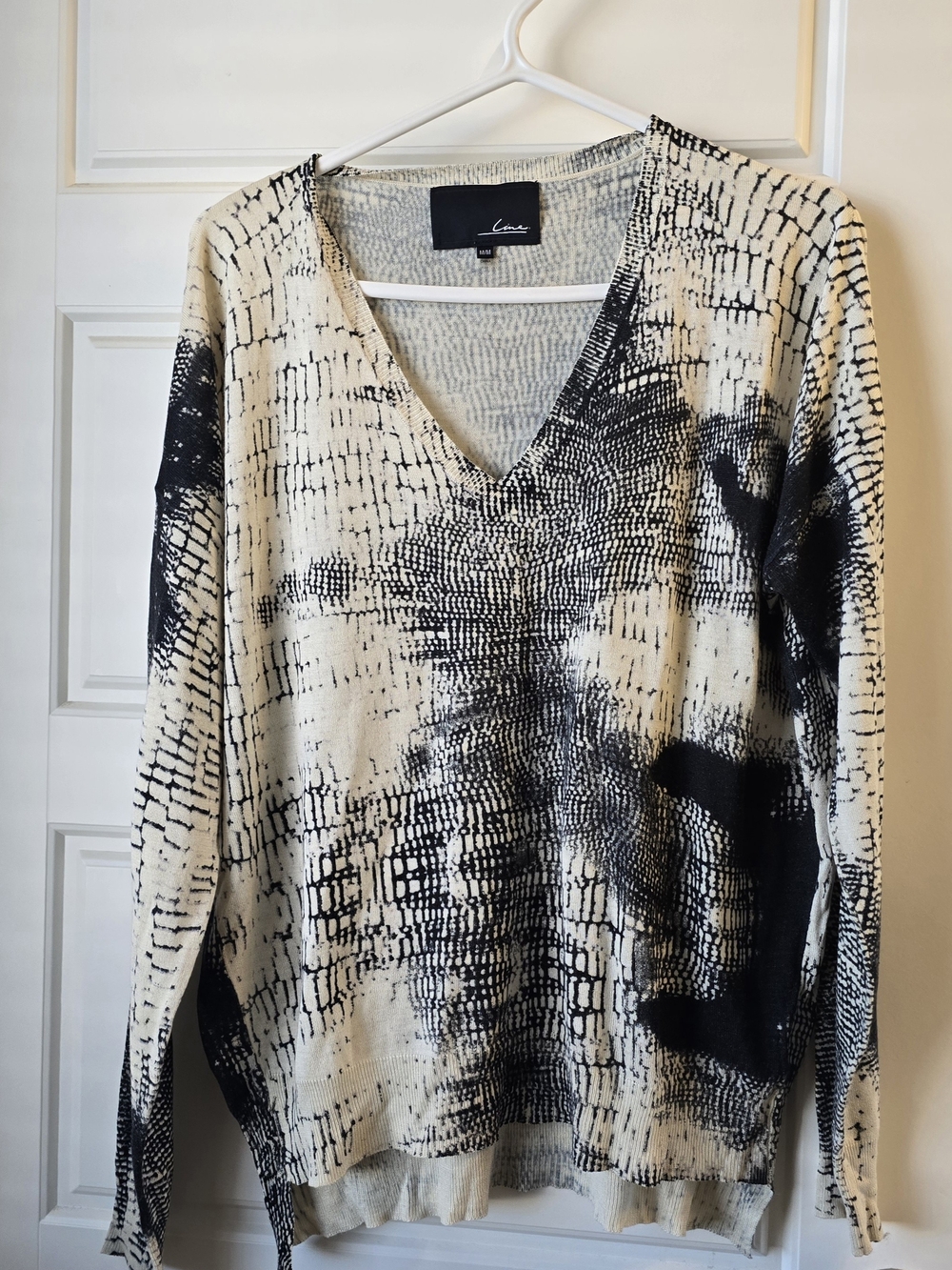Line The Label Cream & Black Abstract Print 100% Silk Knit V-Neck Top Medium